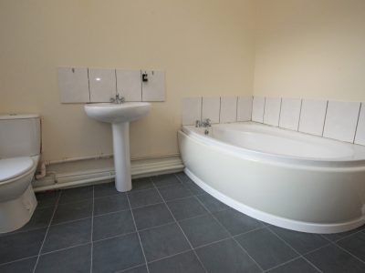 123 Tamworth Bathroom
