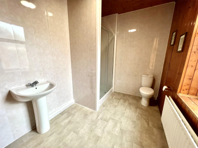 43 Sidney Grove Bathroom