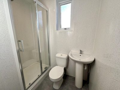111 Wingrove Bathroom
